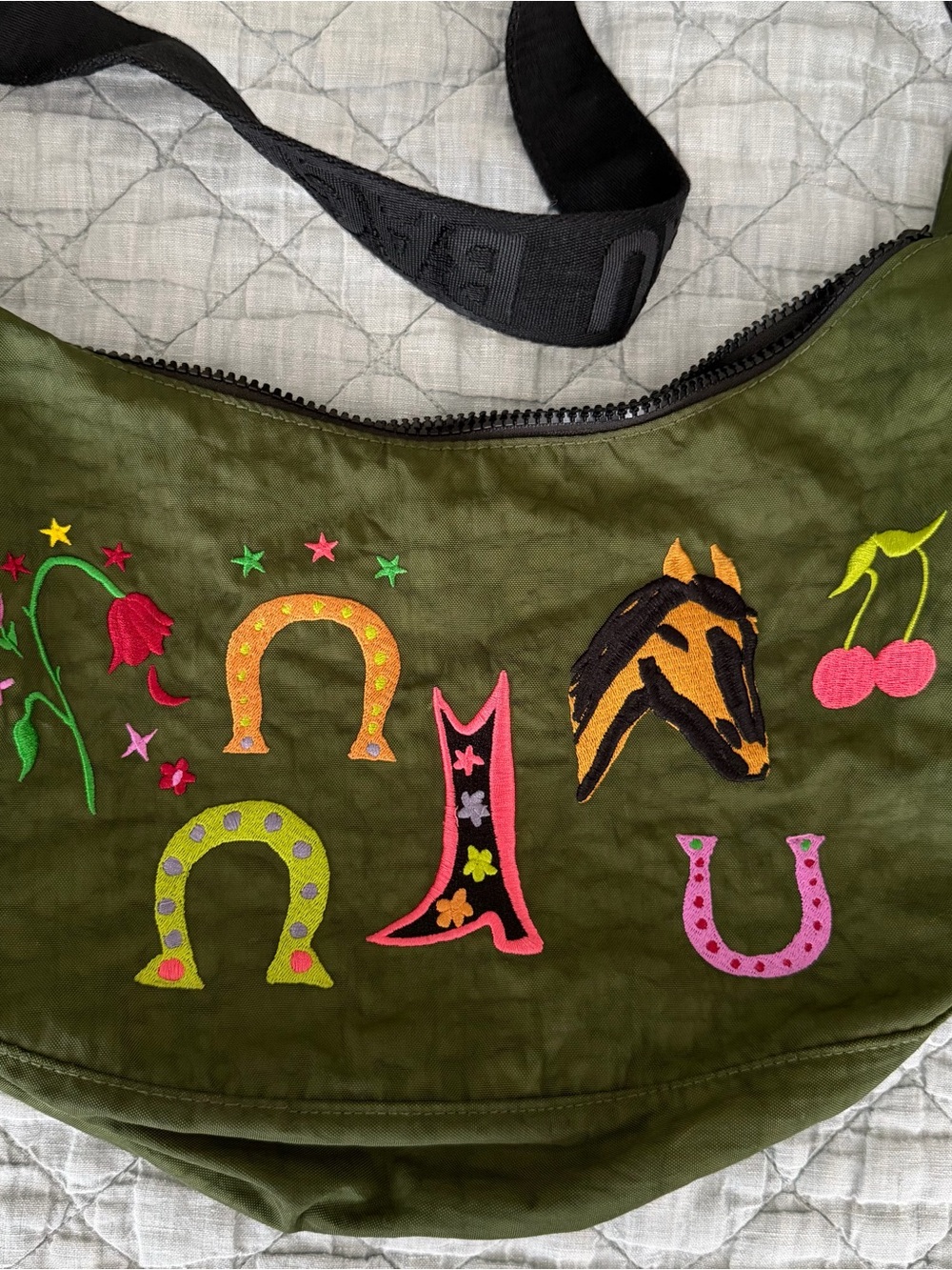 BAGGU x Jessica Williams Crescent Bag - Picture 4 of 5